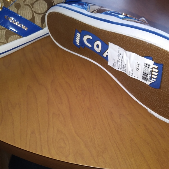 A gorgeous and low top women's Coach low top - Picture 2 of 3